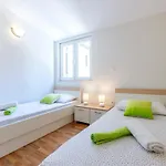 Listes Hébergement de vacances *