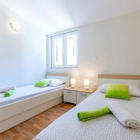 Listes Holiday home *