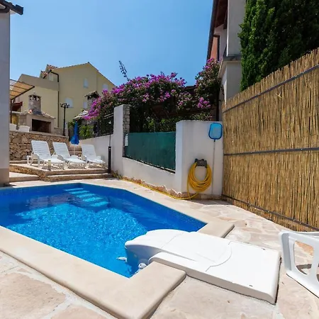 Listes Holiday home *