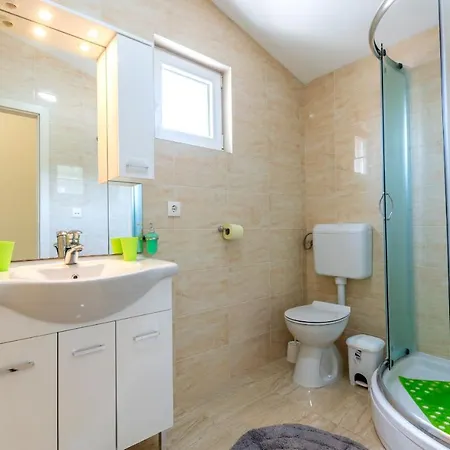 Holiday home Listes *
