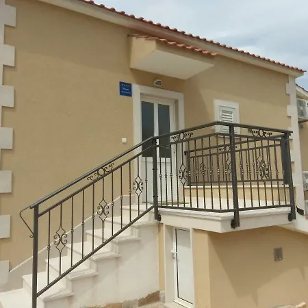 Listes Holiday home *