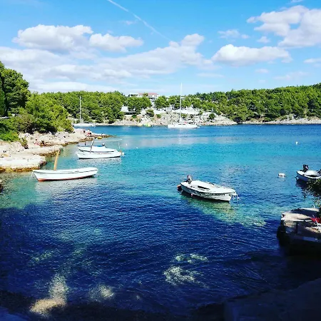 Listes Dom wakacyjny Milna (Brac)